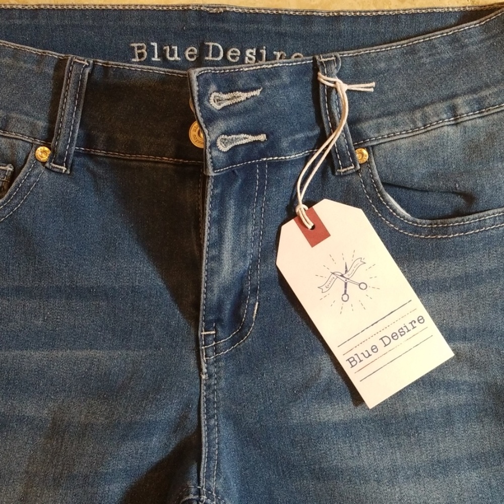 Pearl form fitting blue Jean's - Picture 5 of 8
